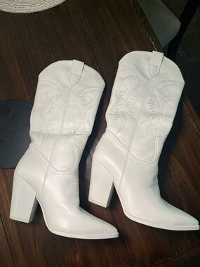 Women's Isnom White Western-Style Block Heel Boots